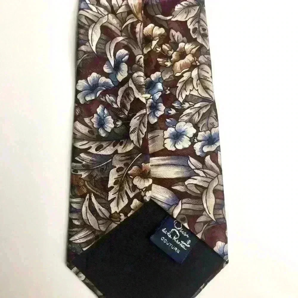 Oscar de la Renta Couture 100% Silk Tie. - Picture 3 of 5